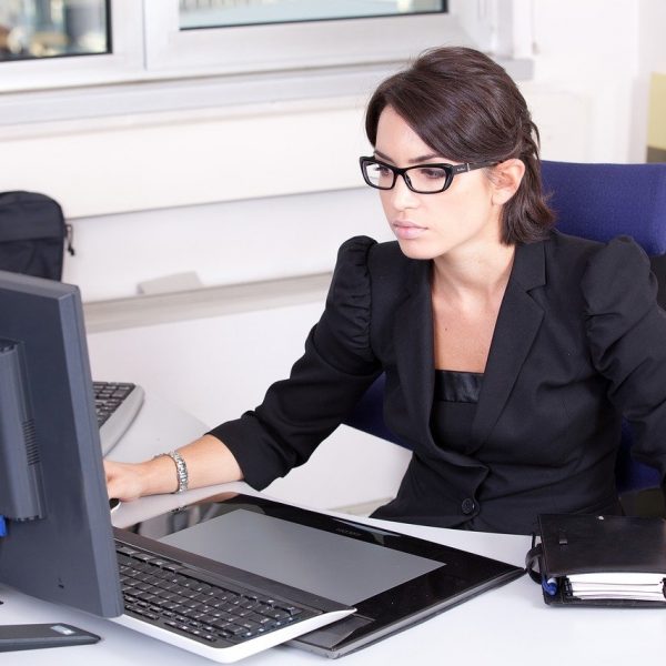 secretary-gd95931db6_1280